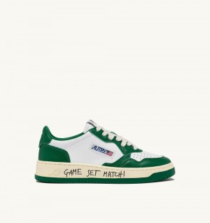 Autry Medalist Low Sneakers Amazon Leather Lettering Green / White | 3980-XEUKQ