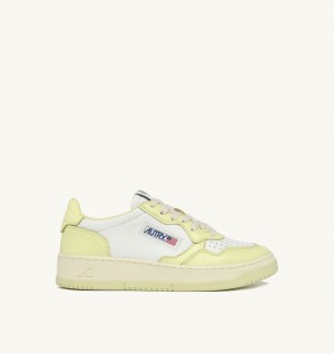 Autry Medalist Low Sneakers Leather Yellow / White | 0641-GJCEO