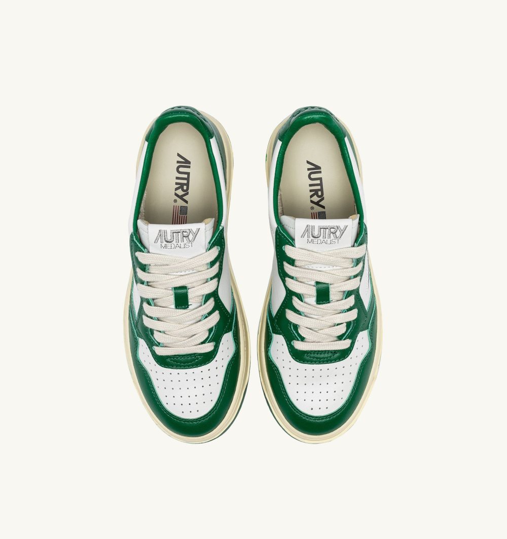 Autry Medalist Low Sneakers Amazon Leather Lettering Green / White | 3980-XEUKQ