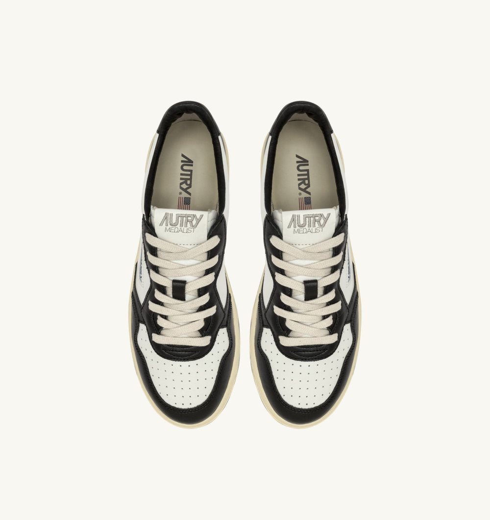 Autry Medalist Low Sneakers Leather Lettering White | 7935-AIODM