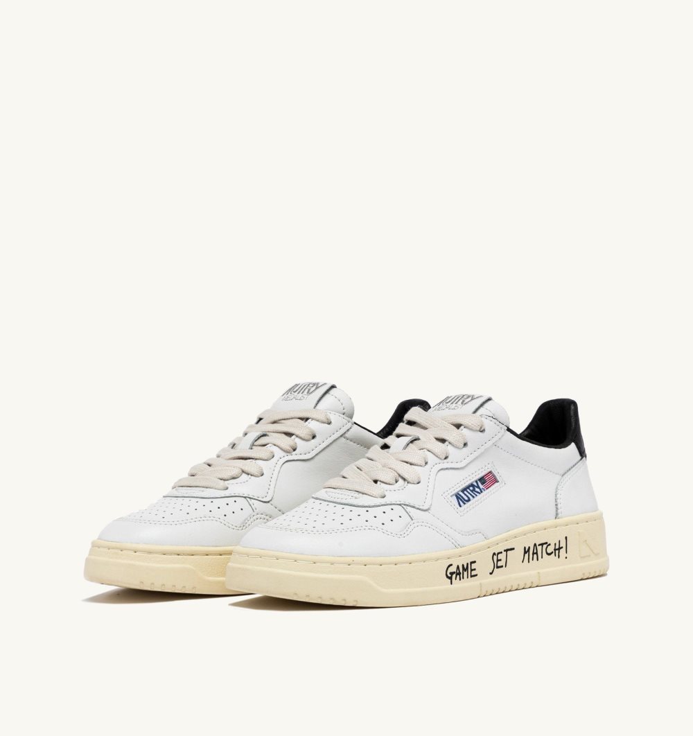 Autry Medalist Low Sneakers Leather Lettering White | 9453-PWEUS