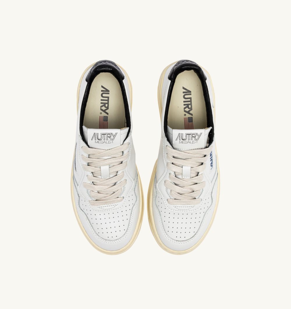 Autry Medalist Low Sneakers Leather Lettering White | 9453-PWEUS