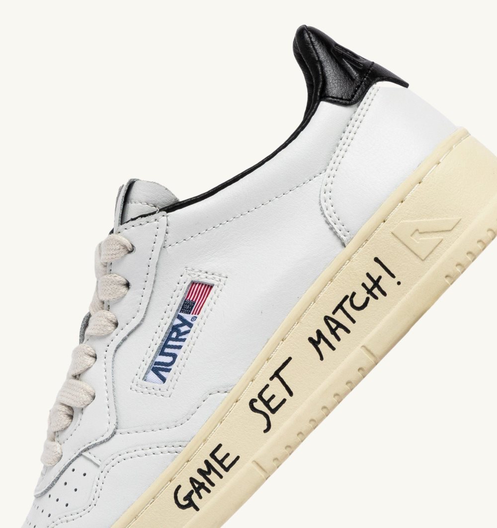 Autry Medalist Low Sneakers Leather Lettering White | 9453-PWEUS