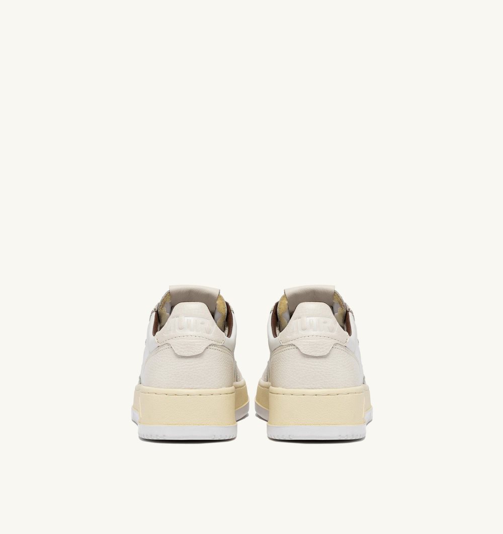 Autry Medalist Low Sneakers Leather Neutral-tone Nappa White | 6501-ZETWF