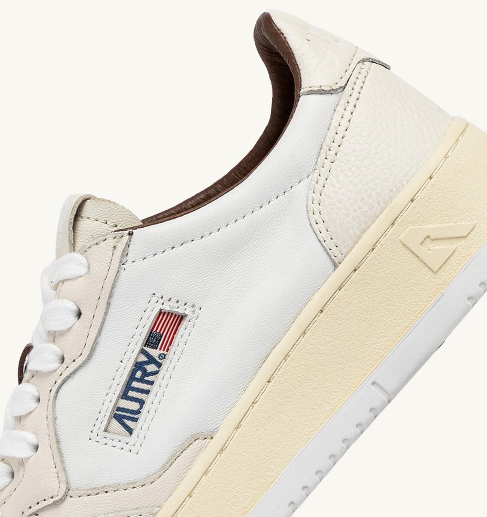 Autry Medalist Low Sneakers Leather Neutral-tone Nappa White | 6501-ZETWF