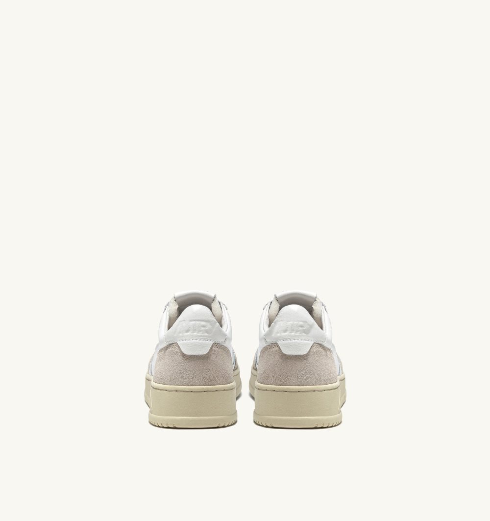 Autry Medalist Low Sneakers Leather Suede White | 1863-IMWPB