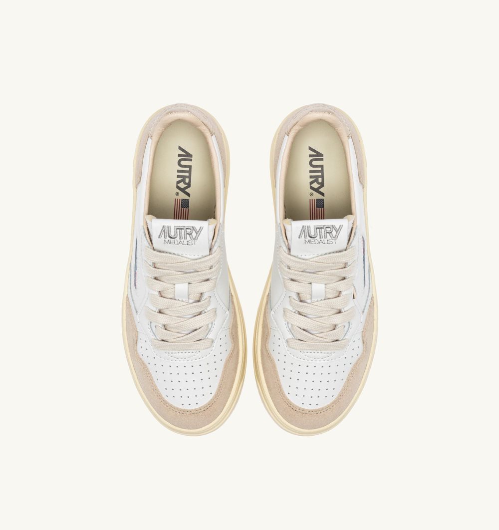 Autry Medalist Low Sneakers Leather White / Gold | 7956-MIHVT