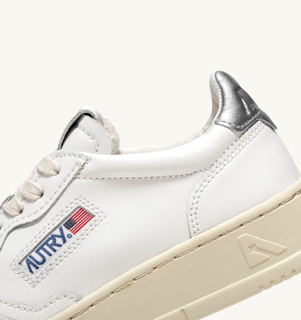 Autry Medalist Low Sneakers Leather White / Silver | 1592-UOBKX