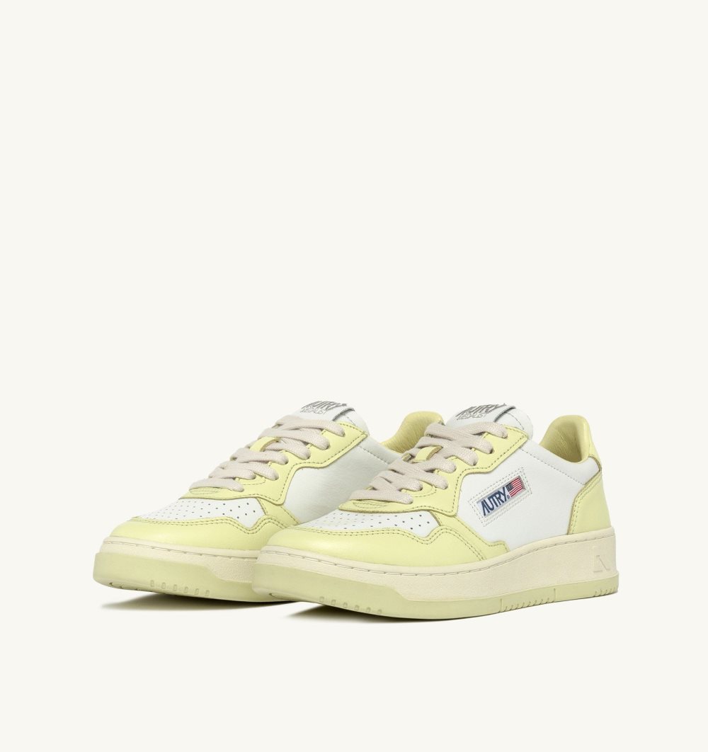 Autry Medalist Low Sneakers Leather Yellow / White | 0641-GJCEO