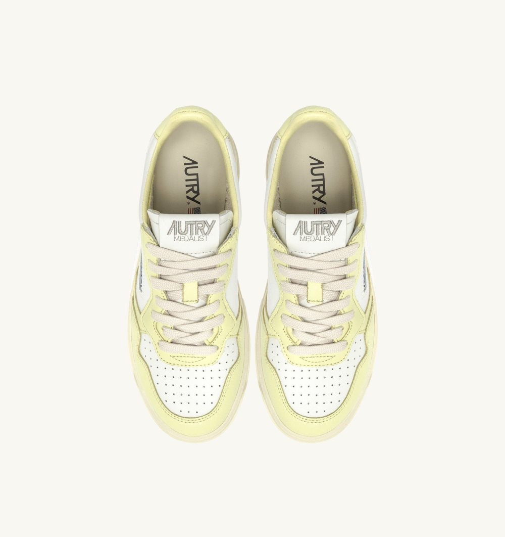 Autry Medalist Low Sneakers Leather Yellow / White | 0641-GJCEO