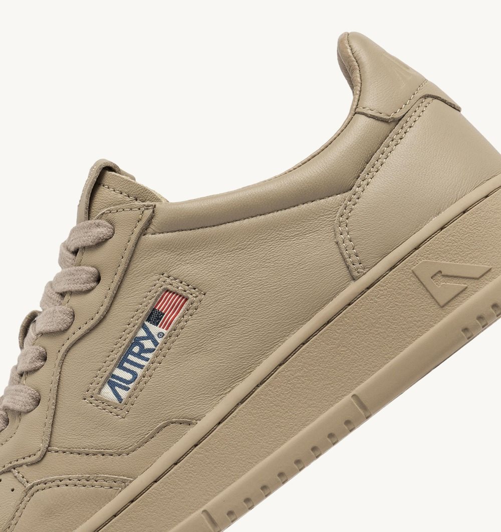 Autry Medalist Low Sneakers Matte Nomad Leather Shearling Beige | 5896-WUJXL