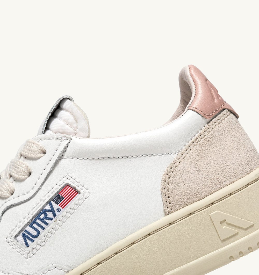 Autry Medalist Low Sneakers Powder Leather Suede White / Pink | 8302-HNVZK