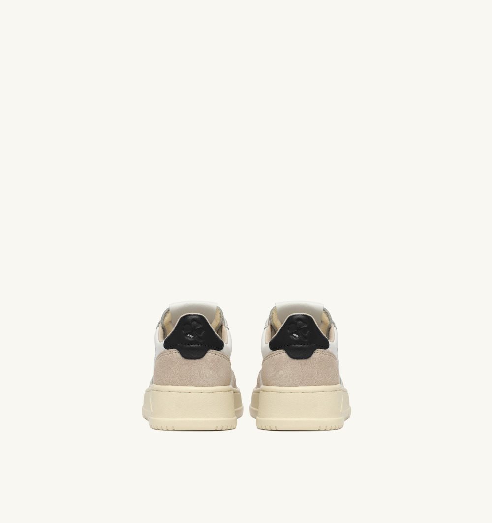 Autry Medalist Low Sneakers Suede White | 1805-LKWPC