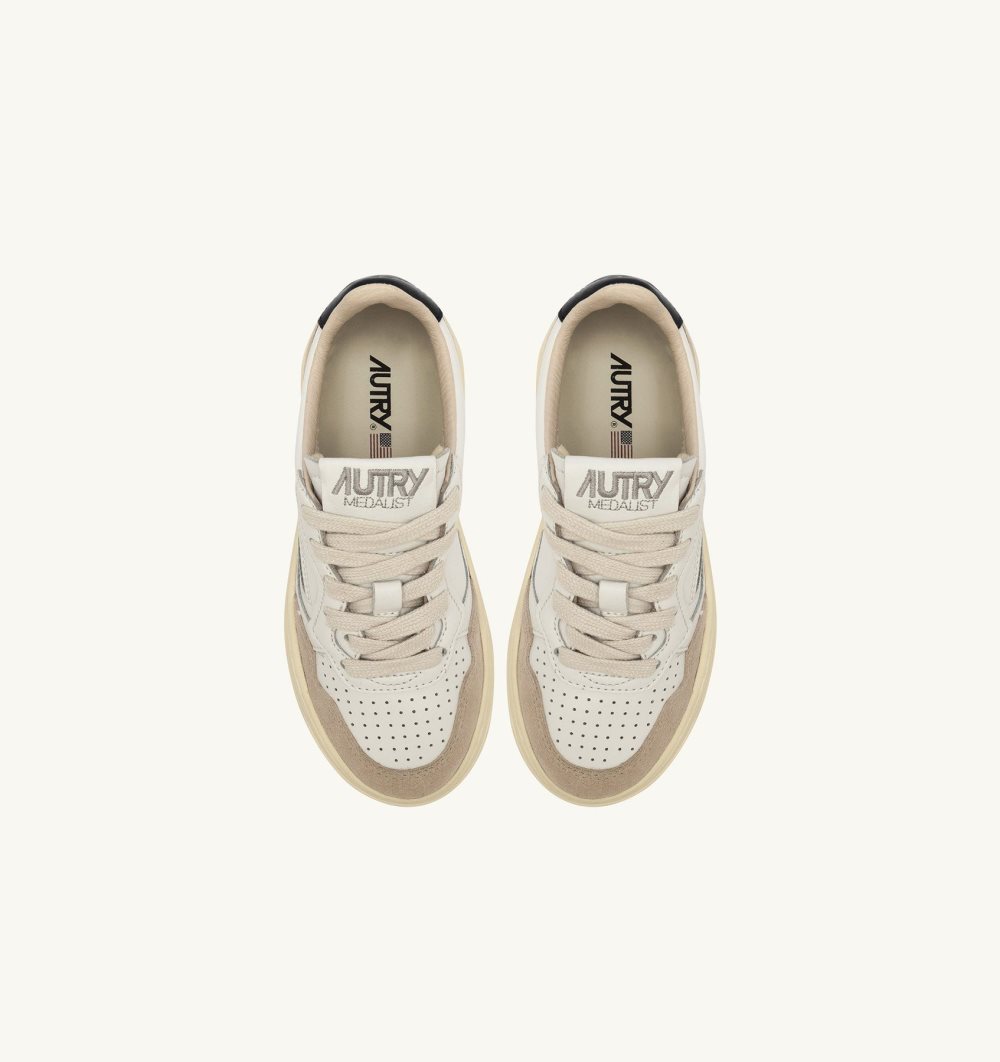 Autry Medalist Low Sneakers Suede White | 1805-LKWPC