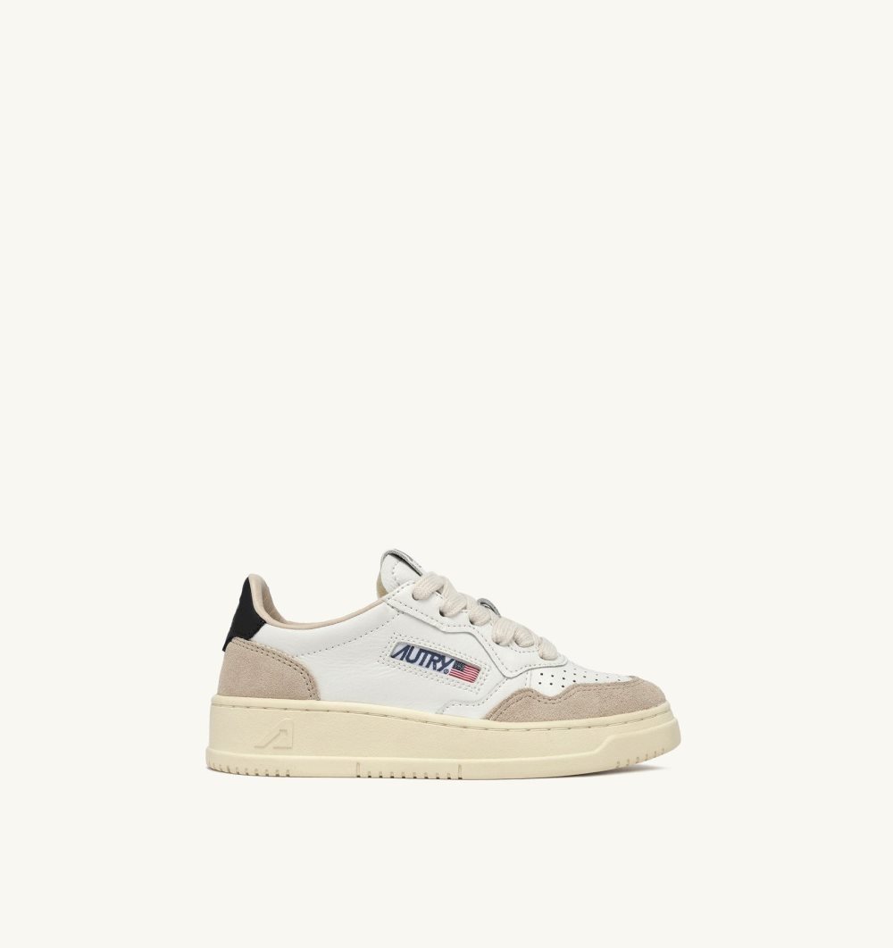 Autry Medalist Low Sneakers Suede White | 1805-LKWPC