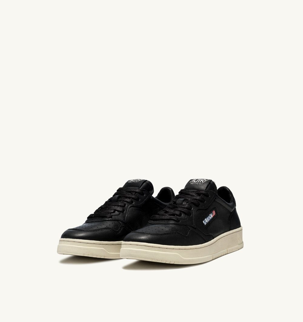 Autry Medalist Low Sneakers Super-soft Nappa Black | 2817-IEZXW