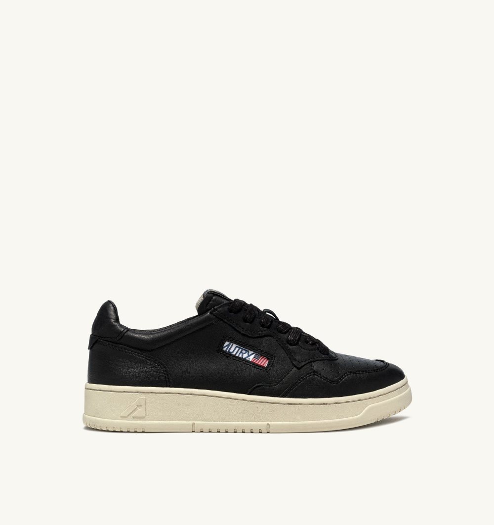 Autry Medalist Low Sneakers Super-soft Nappa Black | 2817-IEZXW