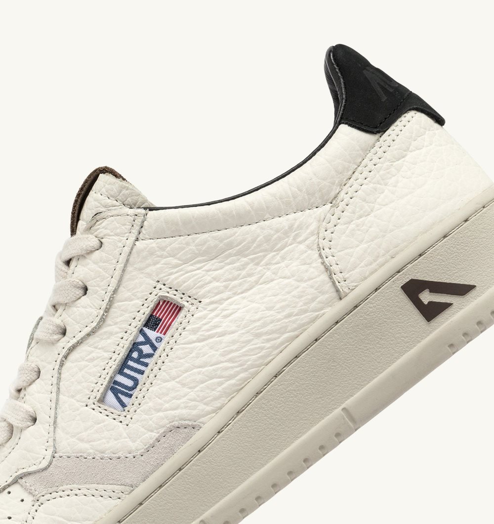 Autry Medalist Low Sneakers TextuLeather Details White | 6785-AOZWR