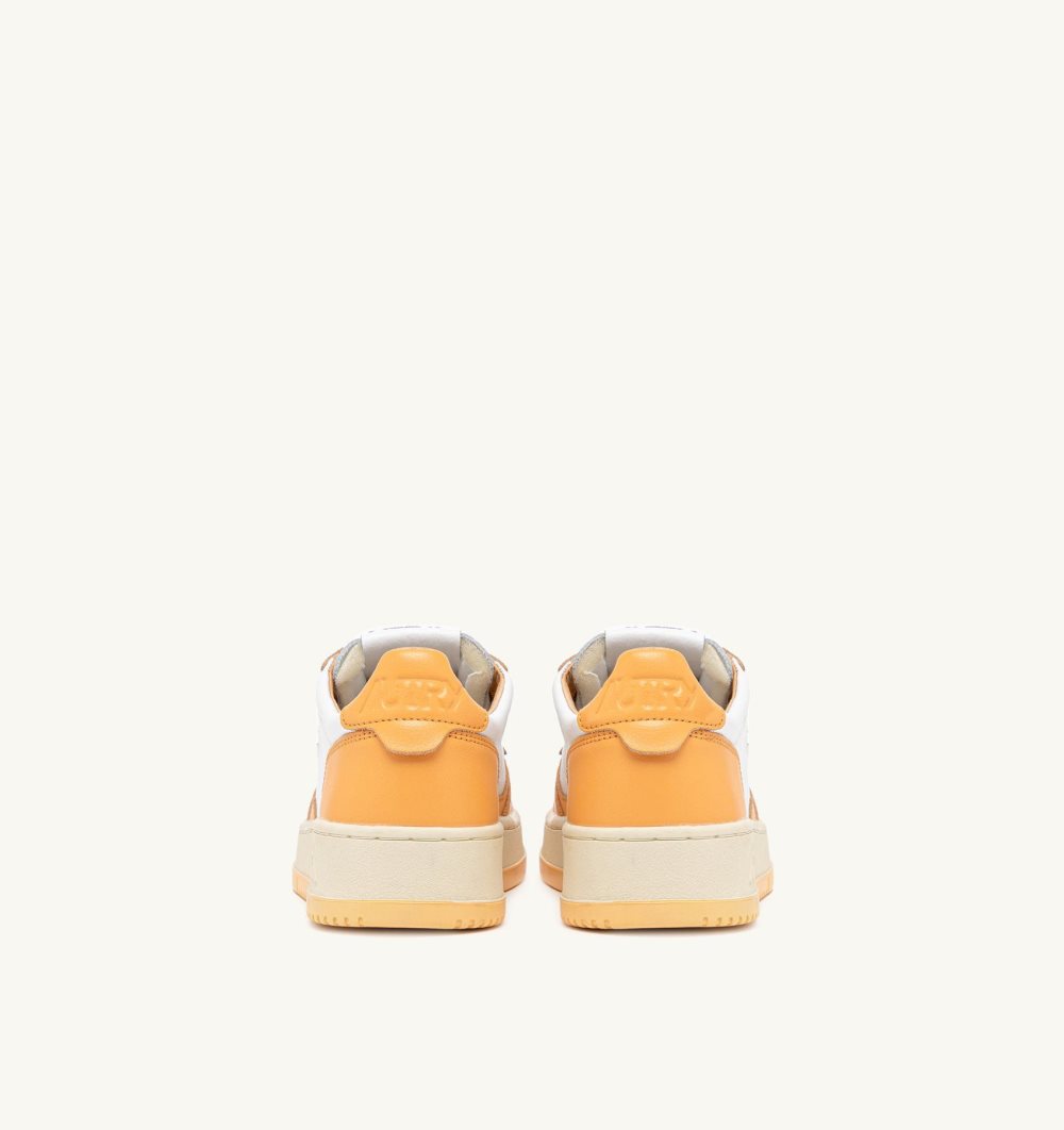 Autry Medalist Low Sneakers Two-tone Leather White / Orange | 0893-DMKWN