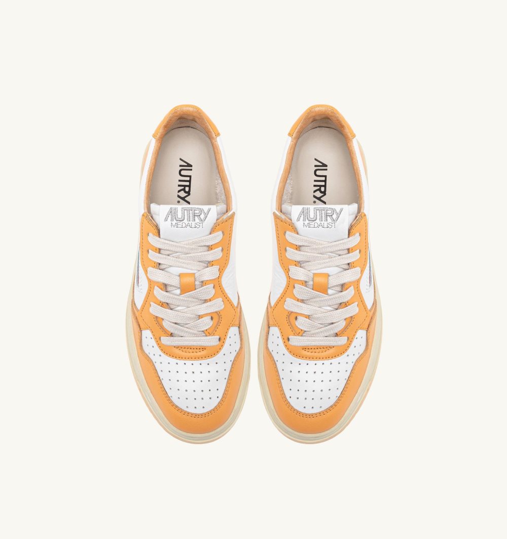 Autry Medalist Low Sneakers Two-tone Leather White / Orange | 0893-DMKWN