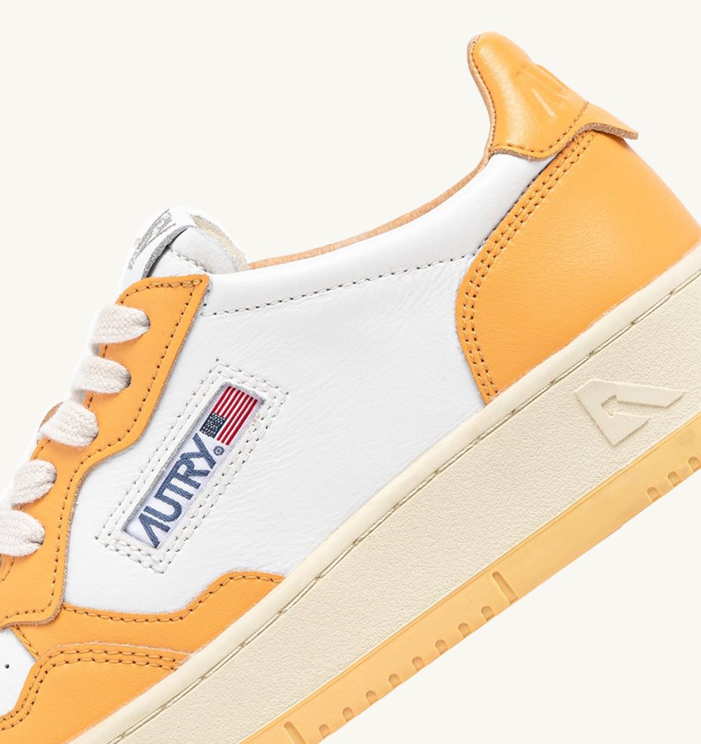 Autry Medalist Low Sneakers Two-tone Leather White / Orange | 0893-DMKWN