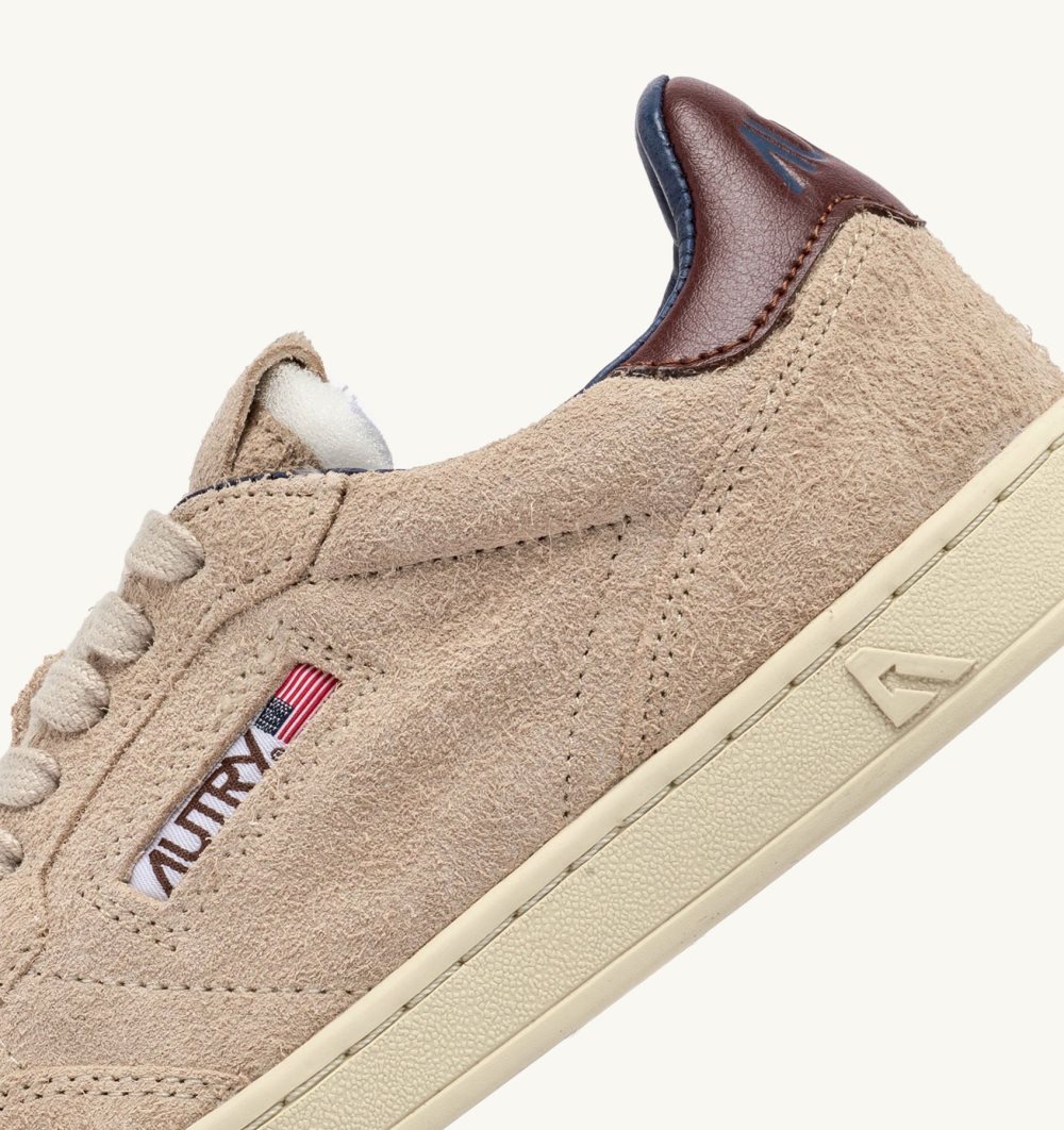 Autry New Flat Low Sneakers Ecru Fudgesickle Suede Beige | 4039-PIFJM